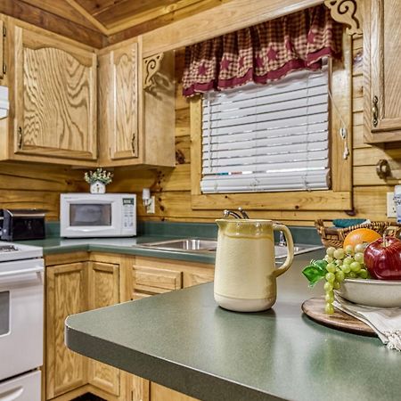Romantic Retreat Gatlinburg Exterior photo